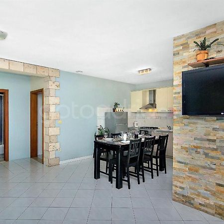 מאקרסקה Holiday Home Darius With Hot Tub מראה חיצוני תמונה