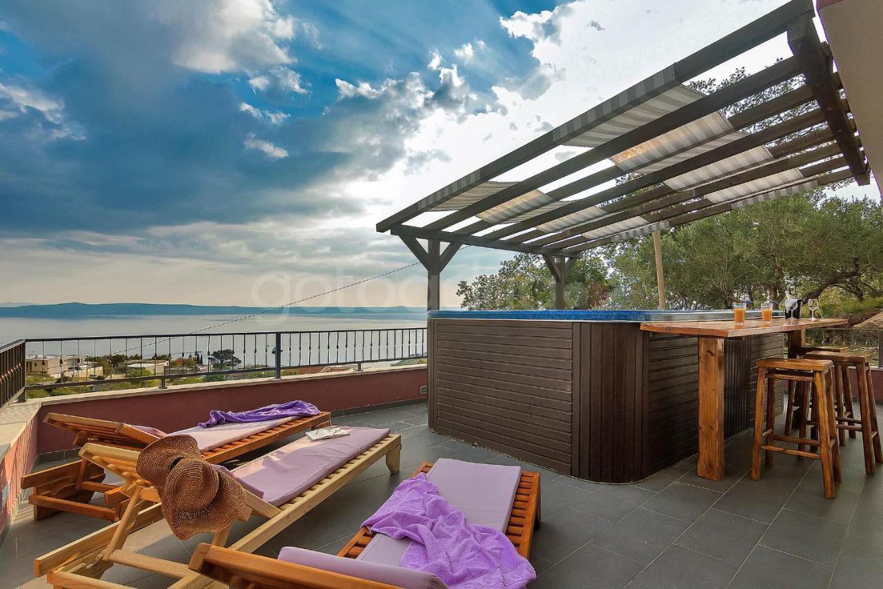 מאקרסקה Holiday Home Darius With Hot Tub מראה חיצוני תמונה