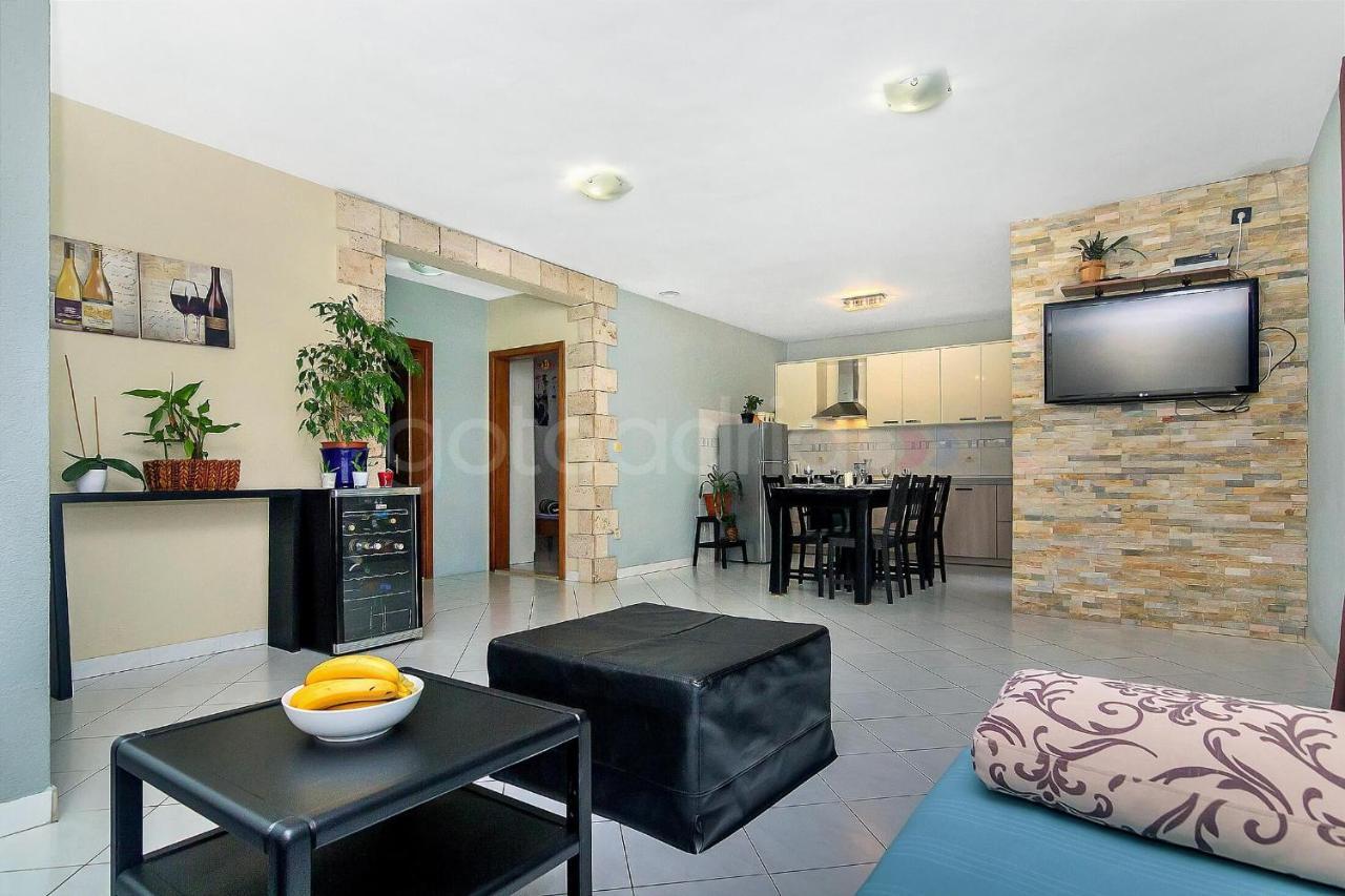 מאקרסקה Holiday Home Darius With Hot Tub מראה חיצוני תמונה