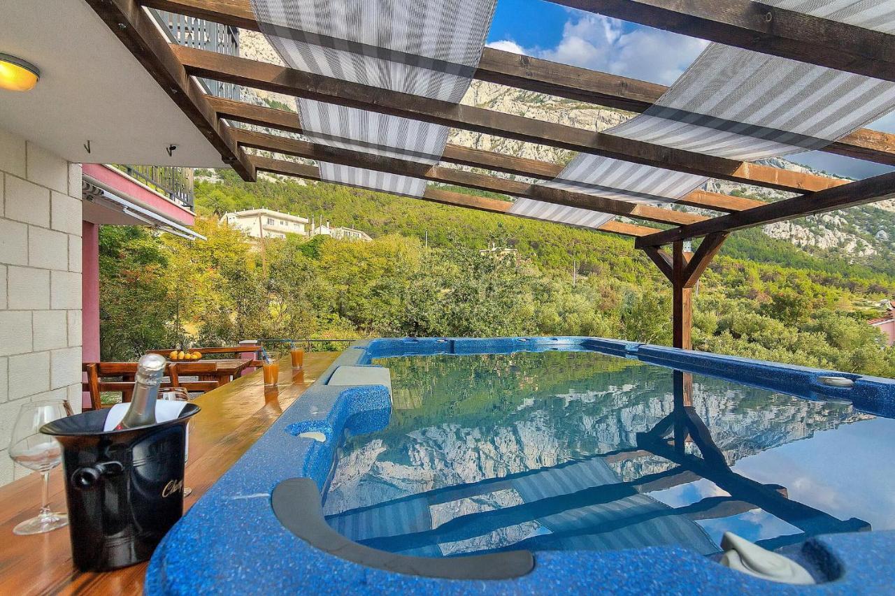 מאקרסקה Holiday Home Darius With Hot Tub מראה חיצוני תמונה
